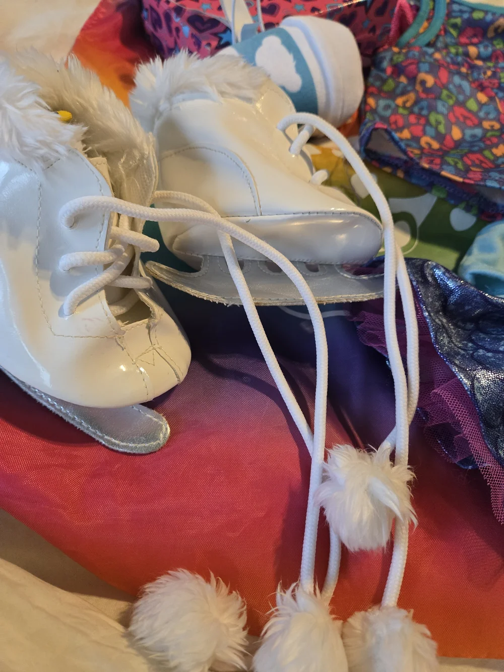 Build-A-Bear Honey Girls Viv Fox Plush 15 Pc Lot Skates Headphones EUC